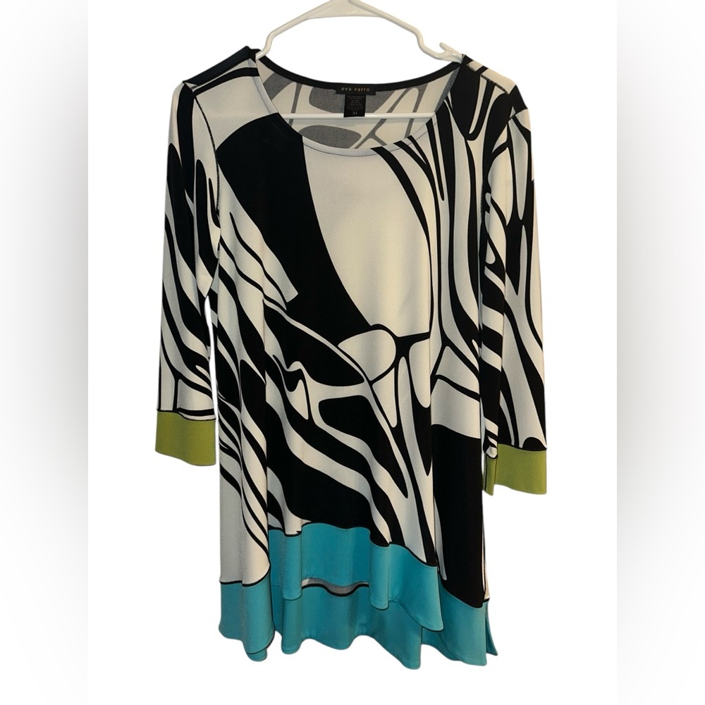 eva varro Black and Cream Asymmetrical 3/4 Sleeve Tunic. Size M